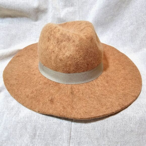 Tan Felt Fedora Grosgrain Ribbon Strap Hat Size S/M Floppy 3.5" wide brim - Picture 1 of 10